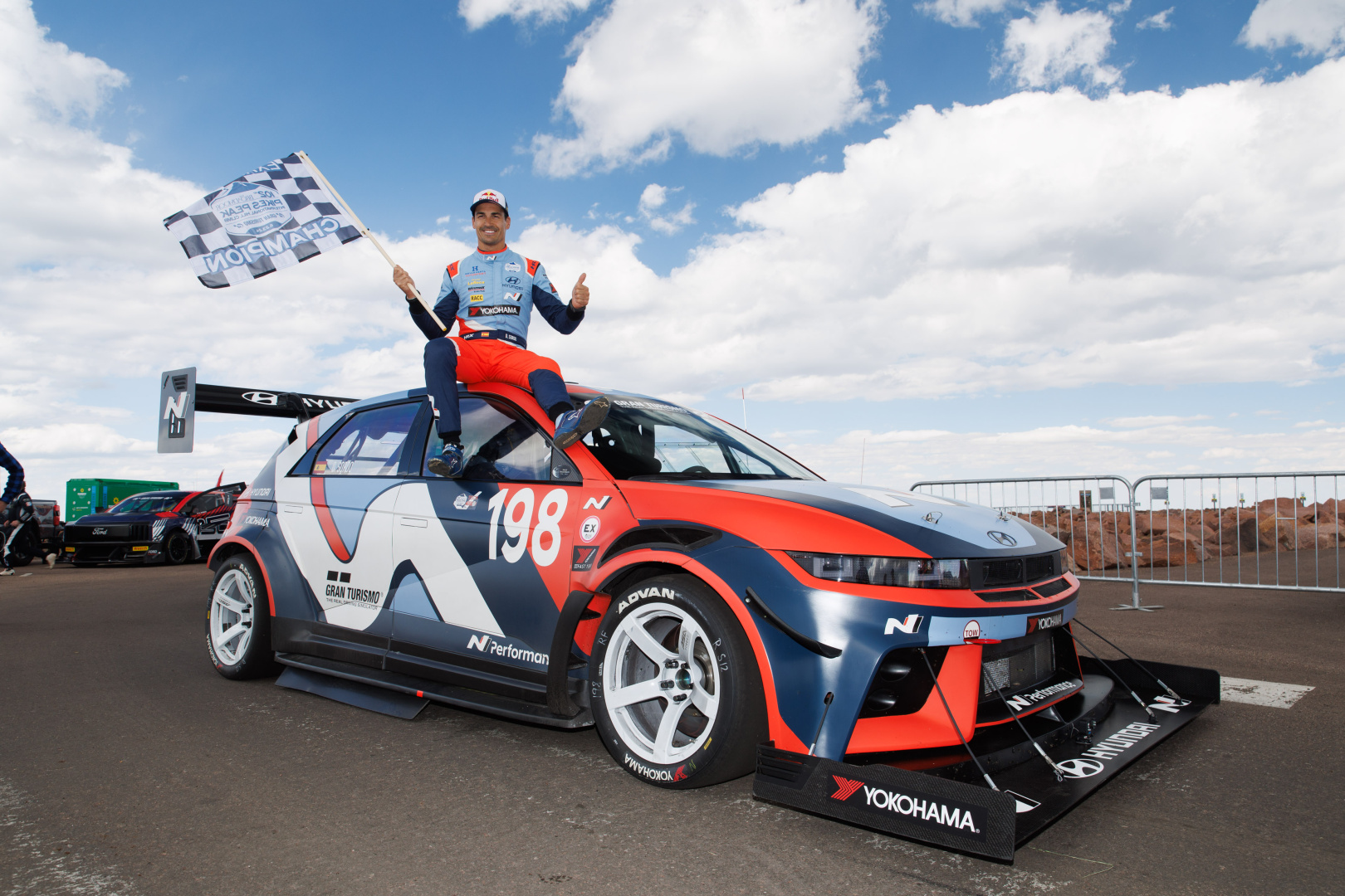 SMALL_(KeyPhoto1)TheIONIQ5NTASpecdrivenbyHyundaiWorldRallydriverDaniSordo